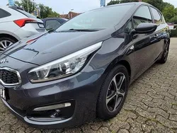 Grau Gebraucht 2016 Kia Ceed Limousine | 8.000 € (Fairer Preis)