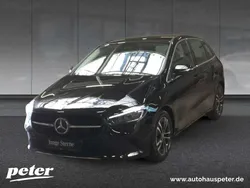 Metalliclack kosmosschwarz Gebraucht 2023 Mercedes B180 Progressive Van / Kleinbus | 27.999 € (Guter Preis)