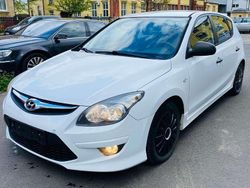 Beige Gebraucht 2011 Hyundai i30 Classic Limousine | 2.000 € (Fairer Preis)