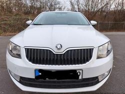 Weiß Gebraucht 2015 Skoda Octavia Ambition Kombi | 9.300 € (Guter Preis)
