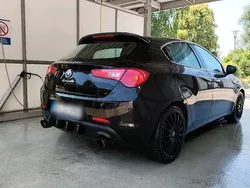 Schwarz Gebraucht 2011 Alfa Romeo Giulietta Kleinwagen | 5.000 € (Etwas zu teuer)