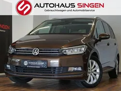 Braun (nutshell brown) schwarz Gebraucht 2016 VW Touran Highline Van / Kleinbus | 21.990 € (Fairer Preis)