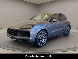 Grau Gebraucht 2025 Porsche Cayenne SUV | 119.700 € (Teuer)