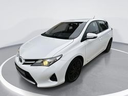 Weiß Gebraucht 2014 Toyota Auris Cool Limousine | 6.390 € (Fairer Preis)