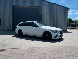 Weiß Gebraucht 2021 Mercedes 220 Kombi | 19.900 €