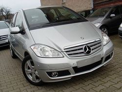 Silber metallic Gebraucht 2011 Mercedes A160 Avantgarde Van / Kleinbus | 5.990 € (Fairer Preis)