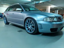 Grau Gebraucht 2001 Audi RS4 Sport Limousine | 77.000 €