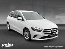 Digitalweiß Gebraucht 2022 Mercedes B200 Progressive Van / Kleinbus | 30.810 € (Etwas zu teuer)