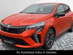 Blau Neu 2025 Renault Clio V Techno Limousine | 19.470 € (Guter Preis)