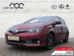 Rot Gebraucht 2017 Toyota Auris Hybrid Edition-S Limousine | 15.990 € (Fairer Preis)