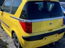 Gelb Gebraucht 2006 Peugeot 1007 Van / Kleinbus | 299 € (Superpreis)