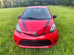 Rot Gebraucht 2014 Toyota Aygo Kleinwagen | 5.499 € (Guter Preis)