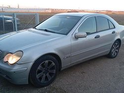 Silber Gebraucht 2001 Mercedes C180 Limousine | 2.200 €