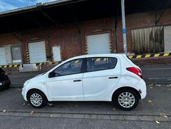 Weiß Gebraucht 2011 Hyundai i20 Kleinwagen | 3.900 € (Etwas zu teuer)