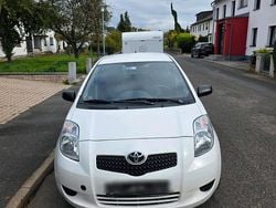 Weiß Gebraucht 2007 Toyota Yaris Kleinwagen | 2.500 € (Guter Preis)