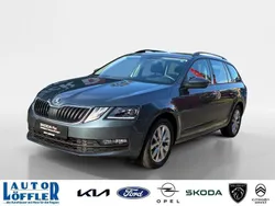 Quarzgrau Gebraucht 2020 Skoda Octavia Drive Kombi | 17.640 € (Superpreis)