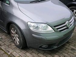 Grau Gebraucht 2006 VW Golf V Limousine | 2.650 €