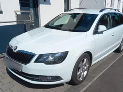 Weiß Gebraucht 2015 Skoda Superb Kombi | 8.200 € (Fairer Preis)