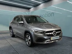 Grau Gebraucht 2023 Mercedes GLA200 Progressive SUV | 39.510 € (Fairer Preis)