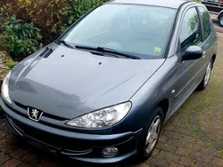 Grau Gebraucht 2008 Peugeot 206 Kleinwagen | 500 €