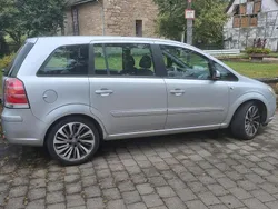 Grau Gebraucht 2006 Opel Zafira Van / Kleinbus | 1.550 € (Superpreis)