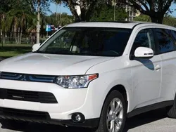 Weiß Gebraucht 2015 Mitsubishi Outlander P-HEV Plus SUV | 7.900 €