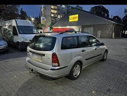 Silber Gebraucht 2005 Ford Focus Kombi | 1.350 €