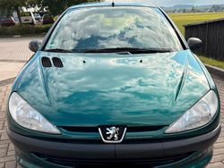 Grün Gebraucht 1999 Peugeot 206 Kleinwagen | 1.900 € (Fairer Preis)