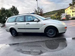 Silber Gebraucht 2001 Ford Focus Kombi | 450 € (Guter Preis)