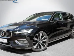 Onyx schwarz Gebraucht 2022 Volvo V60 Plus Kombi | 32.890 € (Fairer Preis)