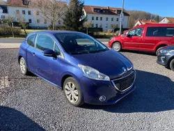 Blau Gebraucht 2013 Peugeot 208 Active Kleinwagen | 3.799 € (Fairer Preis)