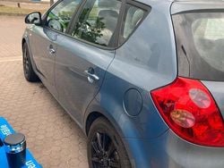 Grau Gebraucht 2007 Kia Ceed 2 Limousine | 1.500 €