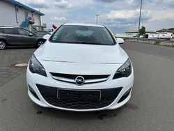 Weiß Gebraucht 2013 Opel Astra Active Limousine | 6.499 € (Guter Preis)