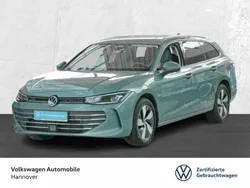 Maripositgrün metallic Gebraucht 2024 VW Passat Business Kombi | 34.480 € (Guter Preis)