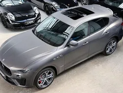 Grau Gebraucht 2019 Maserati Levante SUV | 47.990 € (Guter Preis)