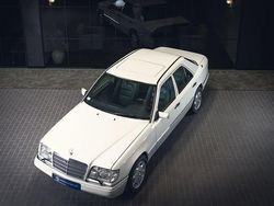 Weiß Gebraucht 1995 Mercedes E420 Avantgarde Limousine | 35.000 €