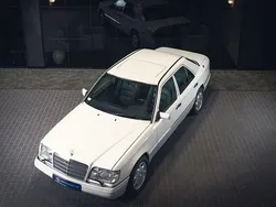 Weiß Gebraucht 1995 Mercedes E420 Avantgarde Limousine | 35.000 €