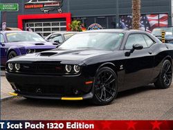 Pitch black Gebraucht 2024 Dodge Challenger Coupé | 65.999 €