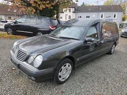 Schwarz Gebraucht 2002 Mercedes E220 Kombi | 9.999 €