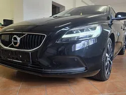 Schwarz Gebraucht 2019 Volvo V40 Kombi | 15.500 € (Guter Preis)