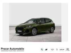 Grün Neu 2025 BMW 220 M Sport Van / Kleinbus | 45.990 € (Etwas zu teuer)