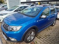 Blau Gebraucht 2017 Dacia Sandero Stepway Ambiance Kleinwagen | 9.900 € (Teuer)