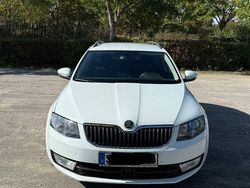 Weiß Gebraucht 2015 Skoda Octavia Kombi | 6.999 € (Fairer Preis)