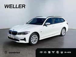 Weiss Gebraucht 2022 BMW 320e Advantage Kombi | 29.949 € (Fairer Preis)