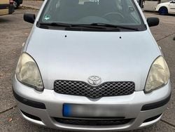 Silber Gebraucht 2005 Toyota Yaris Kleinwagen | 2.600 € (Fairer Preis)