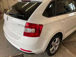 Weiß Gebraucht 2014 Skoda Rapid Kombi | 8.120 € (Fairer Preis)
