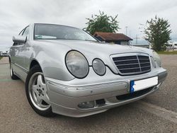 Silber Gebraucht 2001 Mercedes E200 Elegance Limousine | 3.600 € (Guter Preis)