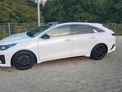 Weiß Gebraucht 2019 Kia ProCeed GT Kleinwagen | 18.999 € (Guter Preis)