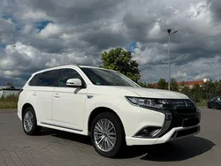 Weiß Gebraucht 2020 Mitsubishi Outlander P-HEV Plus SUV | 18.200 € (Guter Preis)