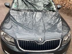 Grau Gebraucht 2015 Skoda Octavia Ambition Kombi | 9.000 € (Guter Preis)